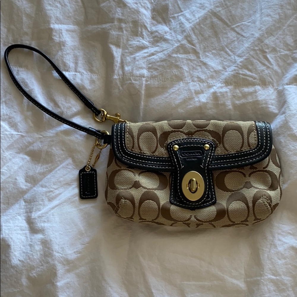 NWOT Coach clutch/wristlet